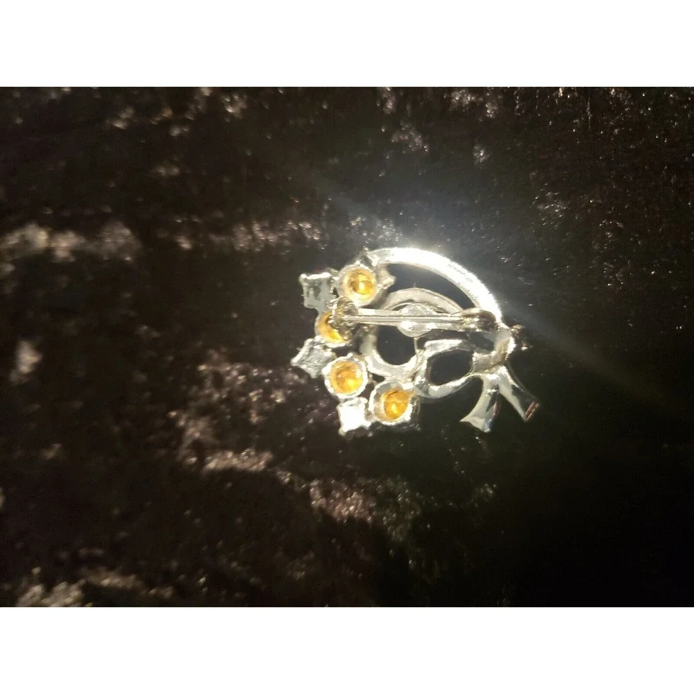 Silver Tone Crystal Rhinestone Brooch Pin Jewelry Costume Ornate Scroll Casual